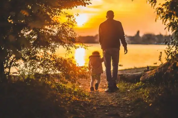 image of dad and child - parental alienation Bedfordshire